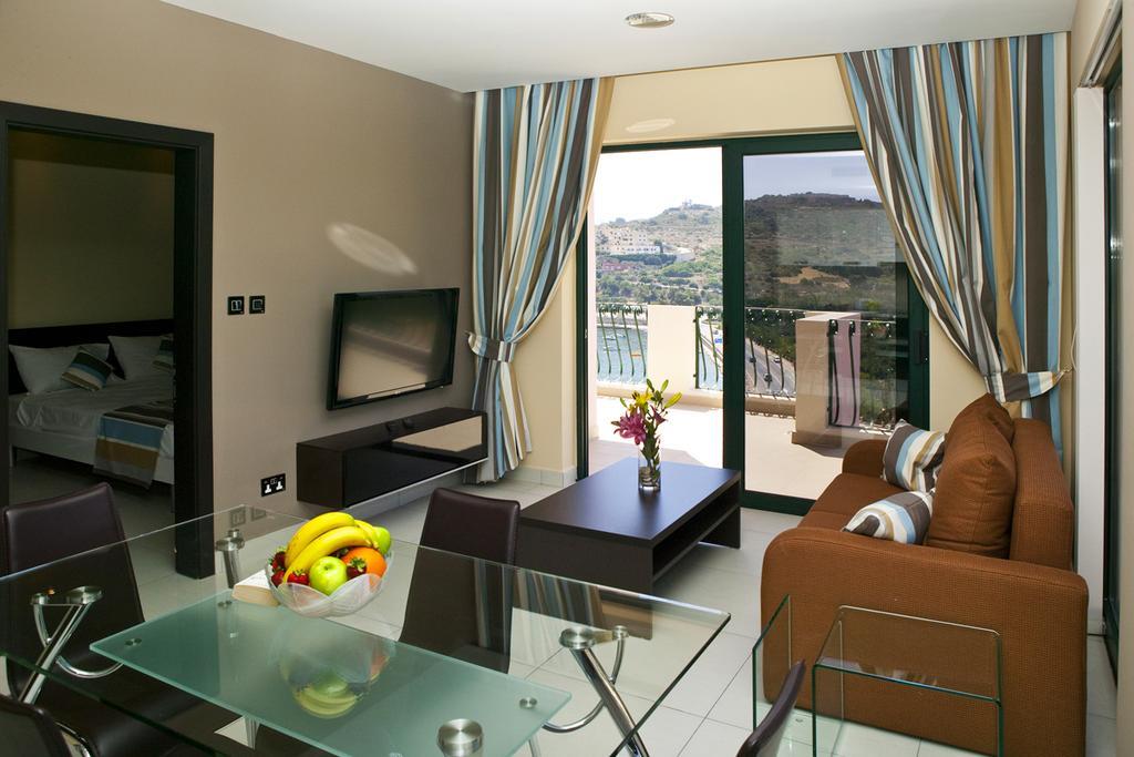 Porto Azzurro Aparthotel St. Paul's Bay Room photo